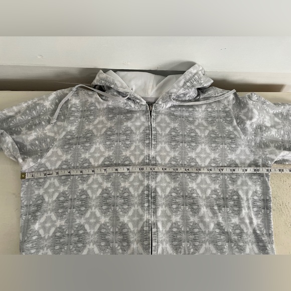 Grey/White Patterned Lightweight Woolrich Hoodie - Picture 6 of 9